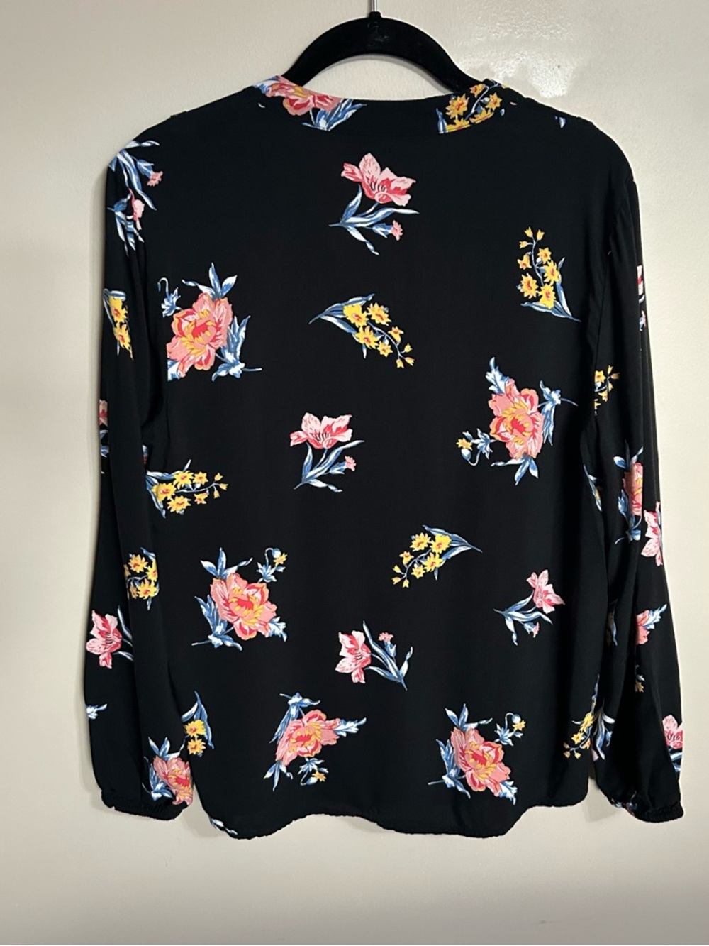 Mudd Black Floral V-Neck Top with Pink Blooms - Picture 2 of 10